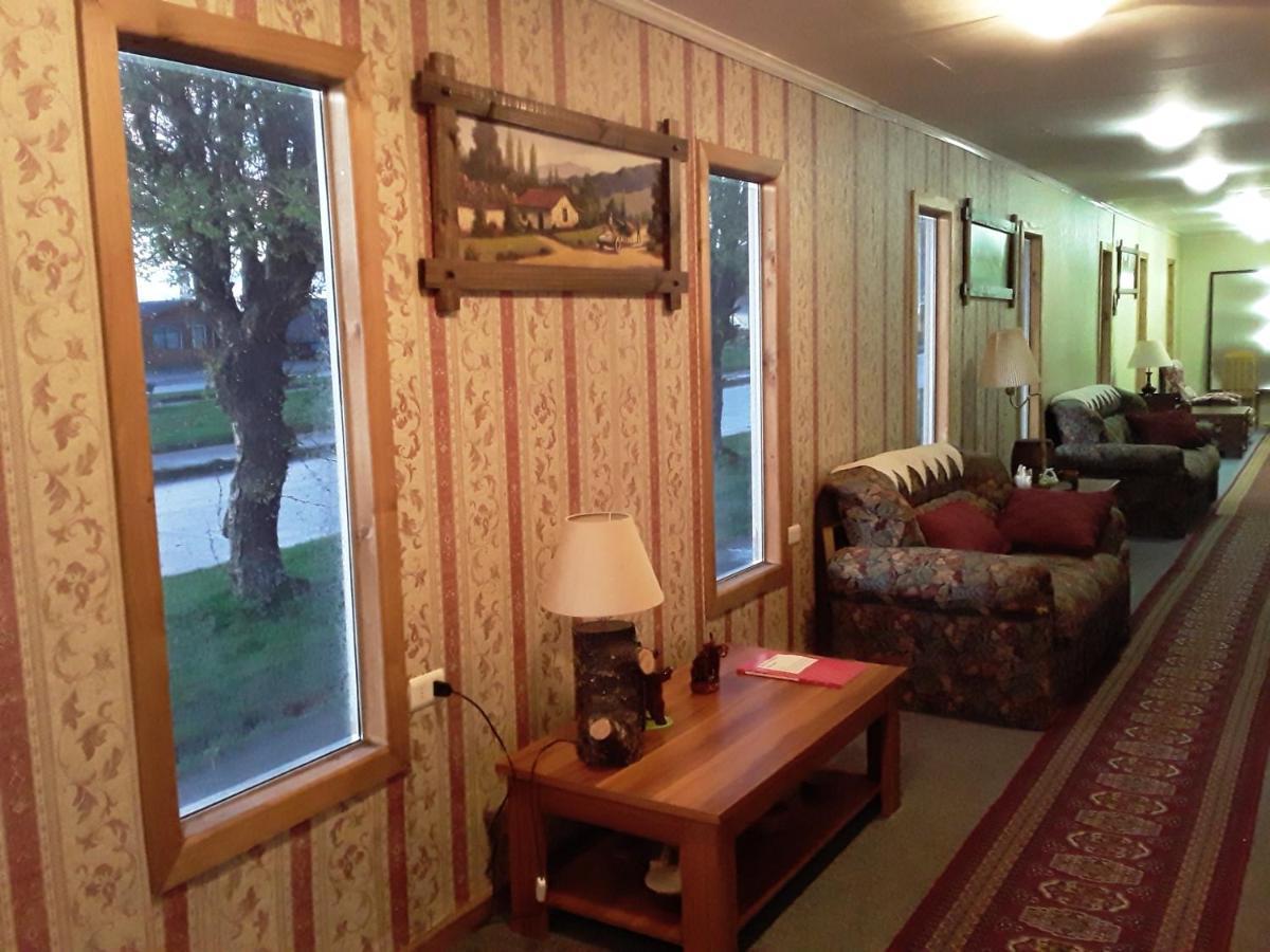 Hostal Don Pedro Puerto Natales Exterior photo